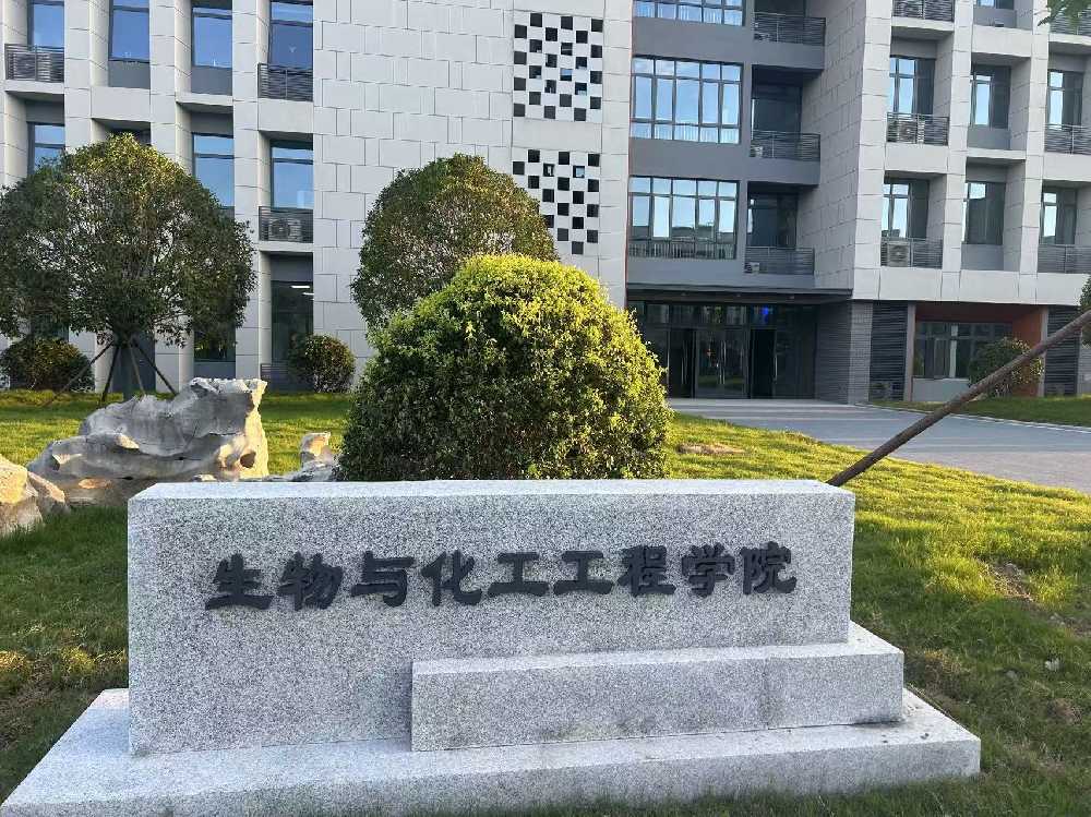 铁锋区扬州职业大学体育场高杆灯项目